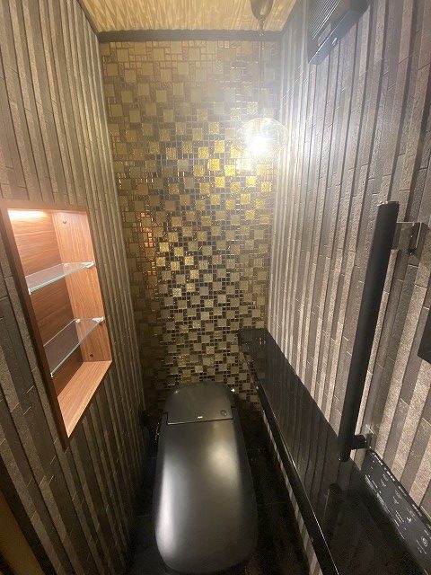 トイレのリフォーム～個性を活かした素材選びで、唯一無二の空間に