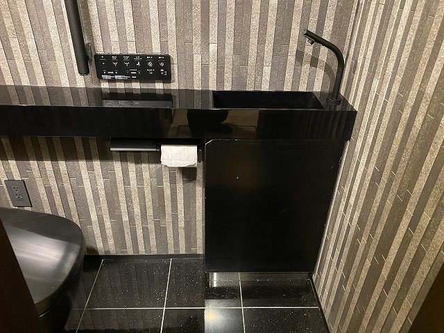 トイレのリフォーム～個性を活かした素材選びで、唯一無二の空間に